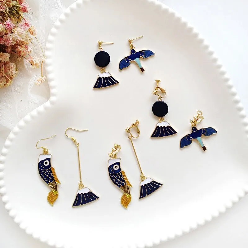 

2018 New Unique Mount Fuji Earrings Cute Cartoon Enamel Snow Mountain Carp Bird Geometric Asymmetric Earrings