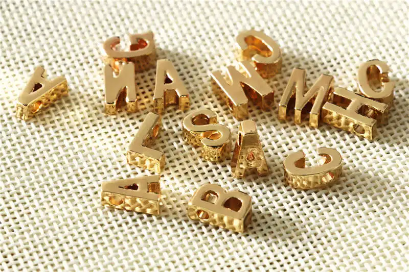 Скользящие столичные буквы бусины, золотые и серебряные украшения с буквами алфавита маленькое отверстие ручной работы своими руками сборный ювелирные изделия аксессуары начальный кулон