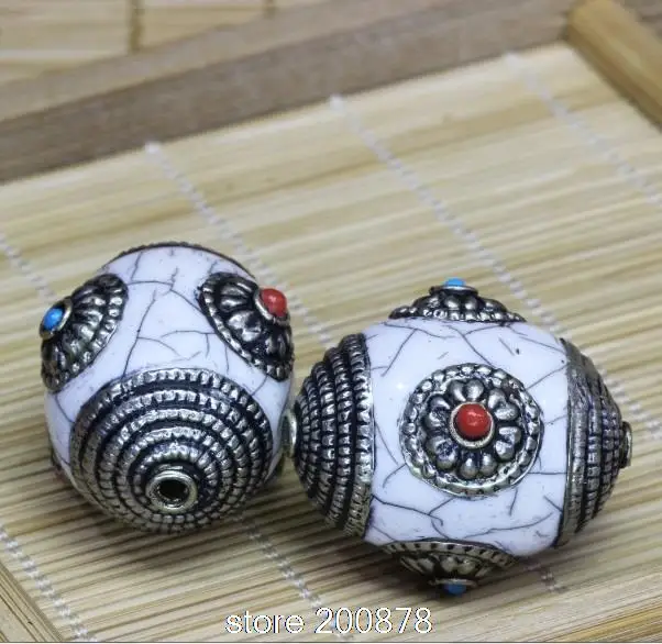 

NBB114 Hand Loose Beads Tibetan Silver Capped White Resin Oblate Beads