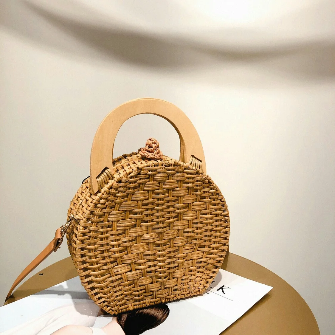 

LOVELY Small Circle PackageNetwork Red Straw Plaited Article Package Hand Bill Of Lading Shoulder Satchel