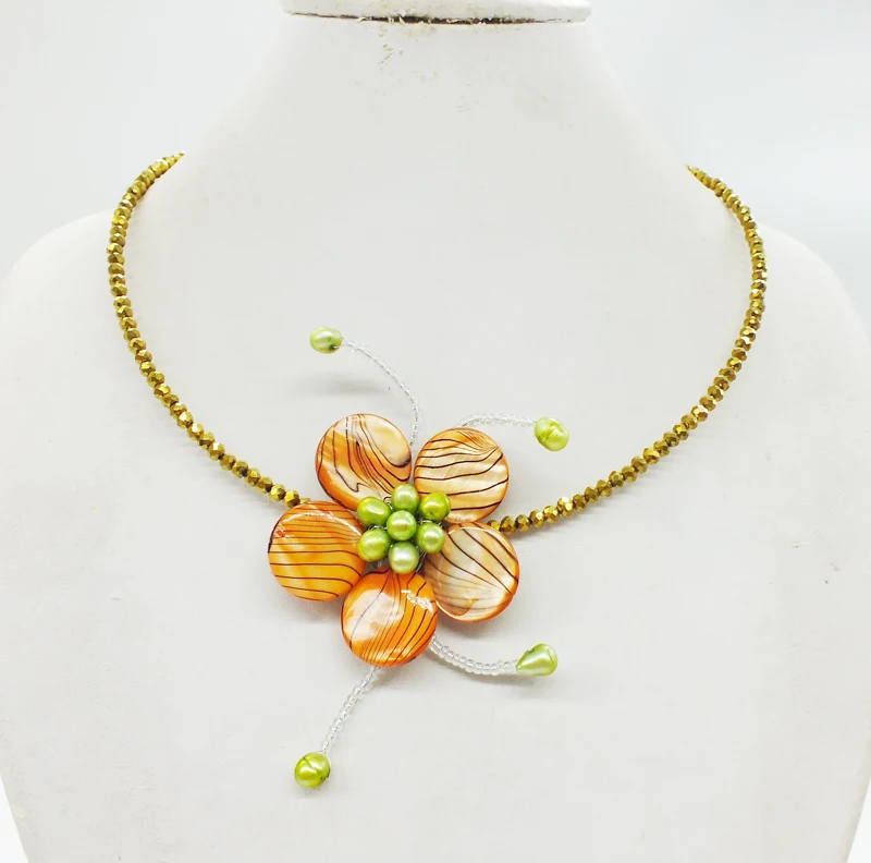 

Handmade shell flowers necklace of pearl pendants