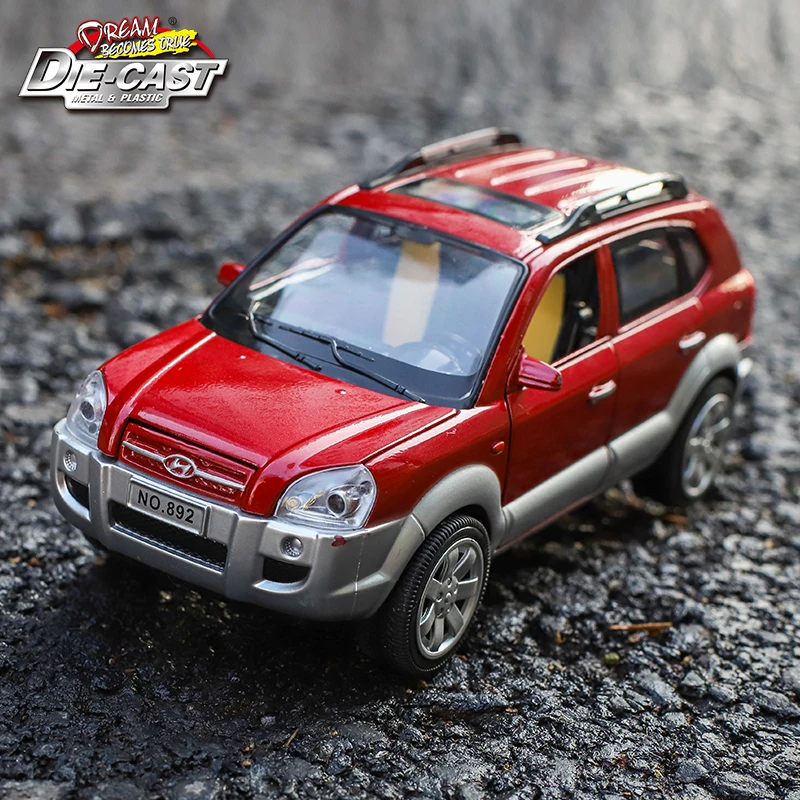  Diecast Hyundai Tucson 1/24 Scale Model Cars Metal Toys for Children With Openable Door/Pull Back F