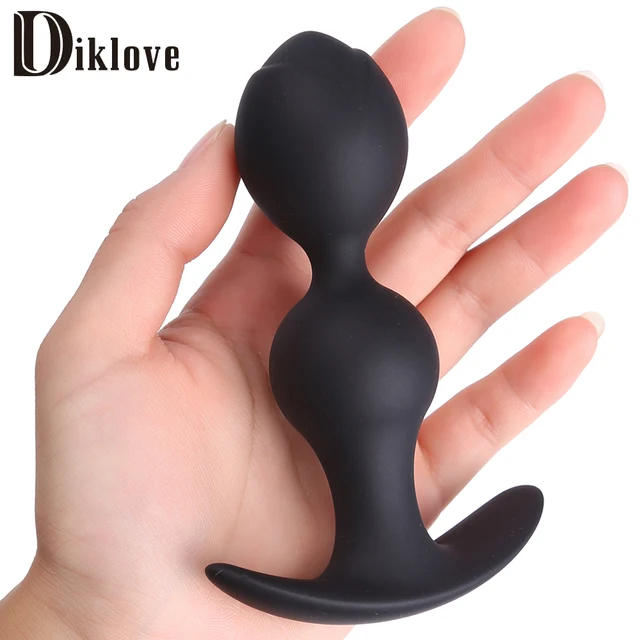 Homme et femme ayant le sexe anal