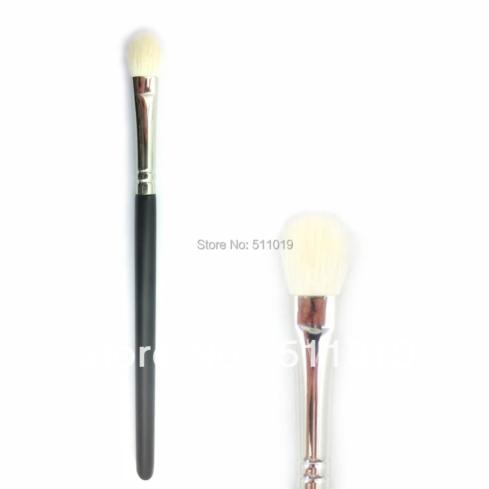 

L297 - Blending BLENDING Blooming Smoked Eyeshadow Brush
