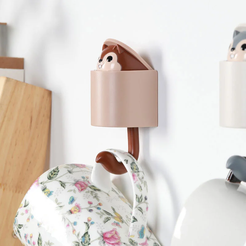 

Wall-mounted Home Decorations Creative Stretchy Squirrel Hook Kitchen Bathroom Accessories Wall Hook Multi-use Key Holder 1pc