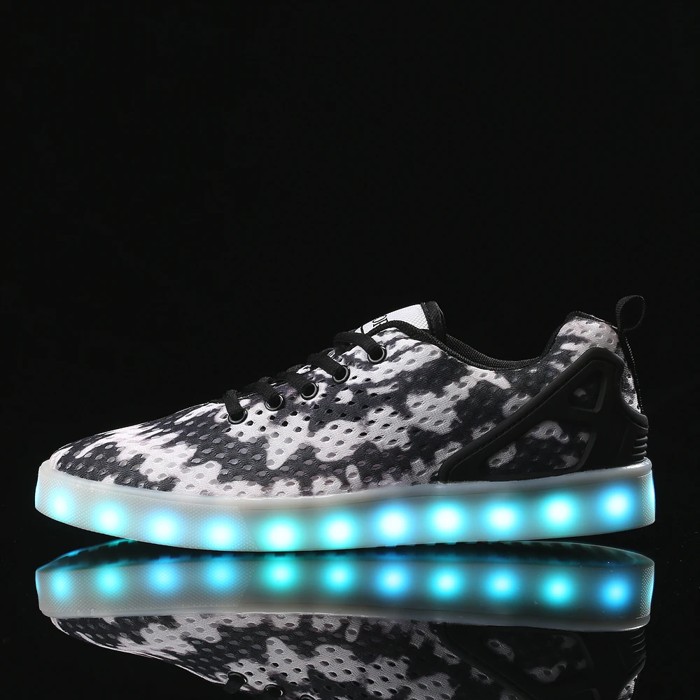 tenis que brillan con el flash