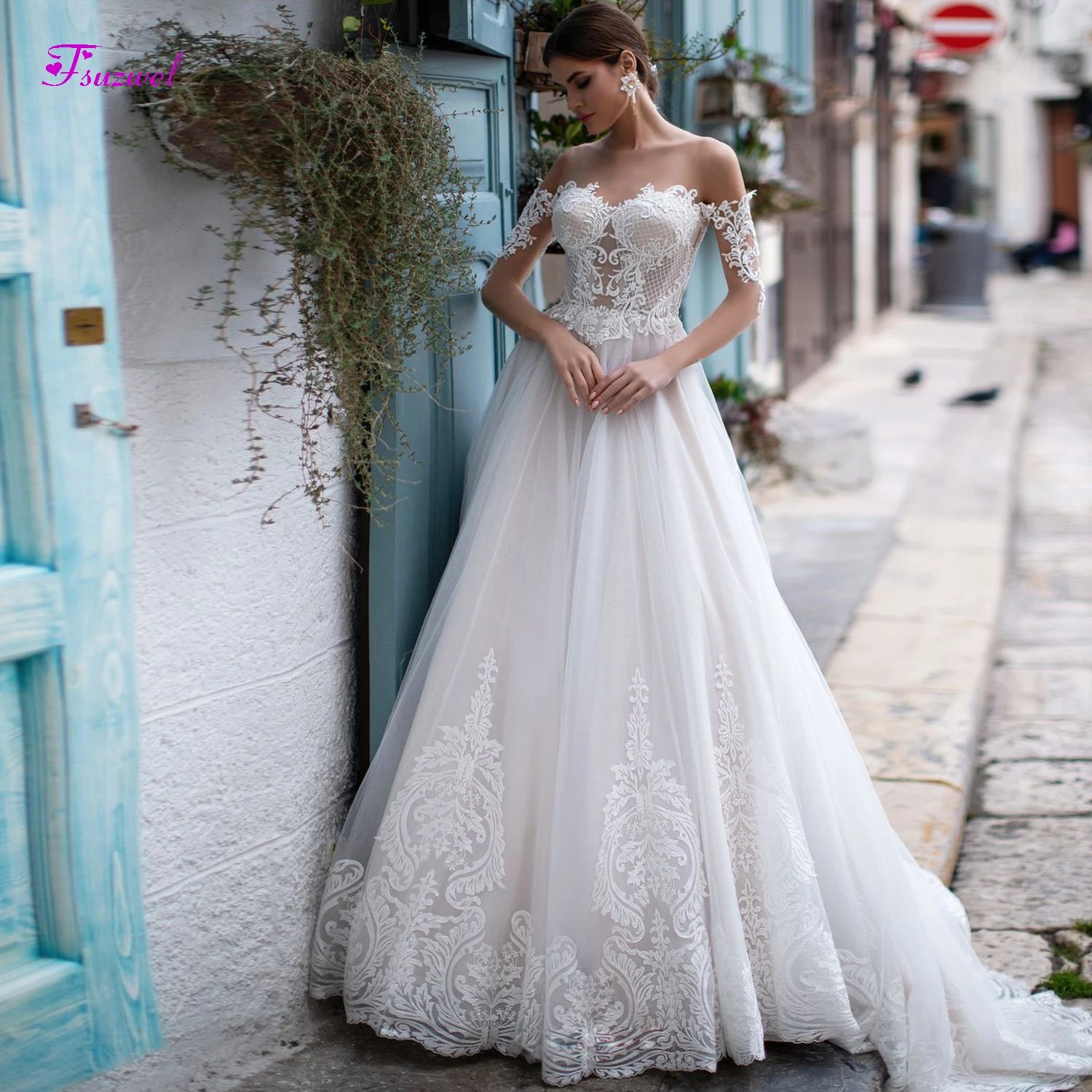 

Fsuzwel Romantic Scoop Neck Long Sleeve A-Line Wedding Dresses 2020 Gorgeous Appliques Sweep Train Princess Bride Gown Plus Size
