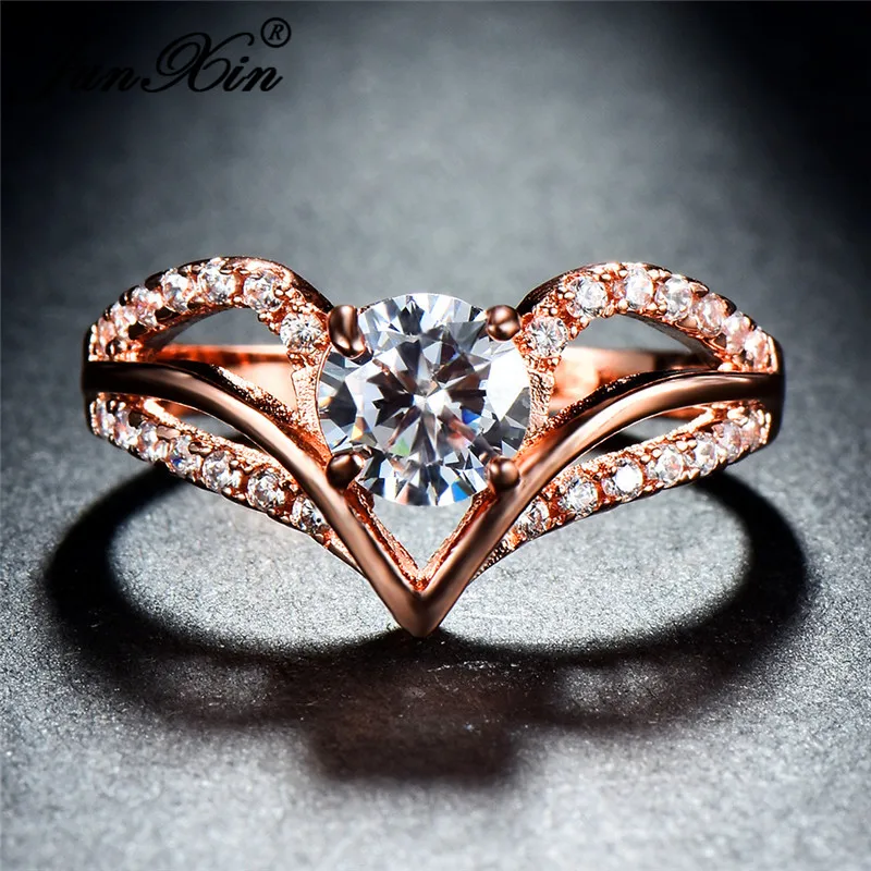 JUNXIN уникальный буквы V Кольца на Шевроны для Для женщин Rose Gold Filled круглый натуральной Белый Циркон Свадебное обручальное кольцо Валентина подарки