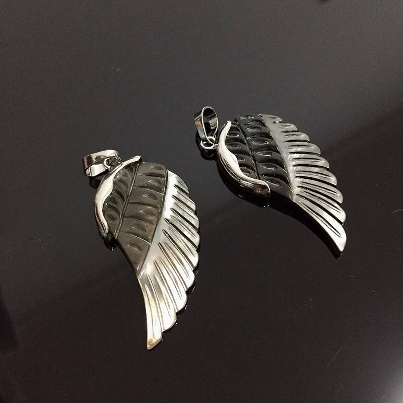 

1PC Retro Ethnic Punk Natural Black Shell Mother of Pearl Pendant Hand Carved Feather Wing Shell Pendants Jewelry for Women Male
