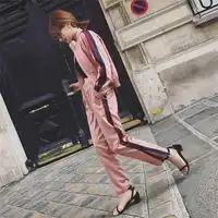 ファッション女性2ピースセットズボン衣装ピンクジャージストライプスウェットシャツショートジャケット+弾性パンツスリット脚ジッパースーツ
