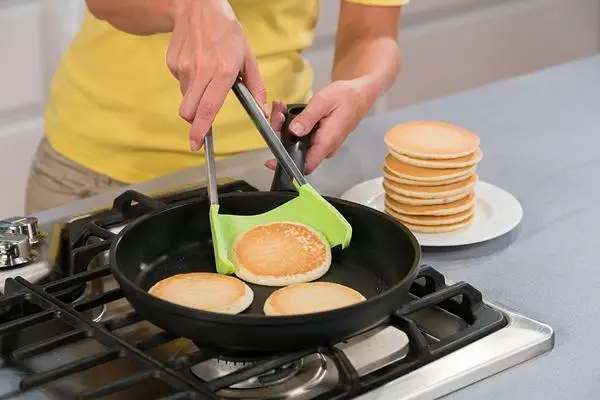 

2 In 1 Stainless Steel Kitchen Spatula and Tongs Silicone Cooking Creative Kitchen Supplies Utensilio De Cooking Dishwasher Safe