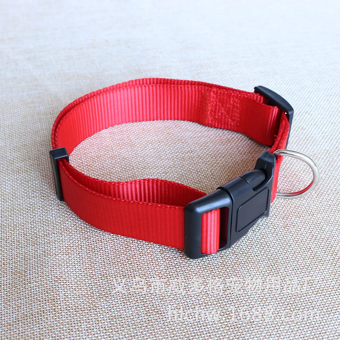 A single plain nylon collar