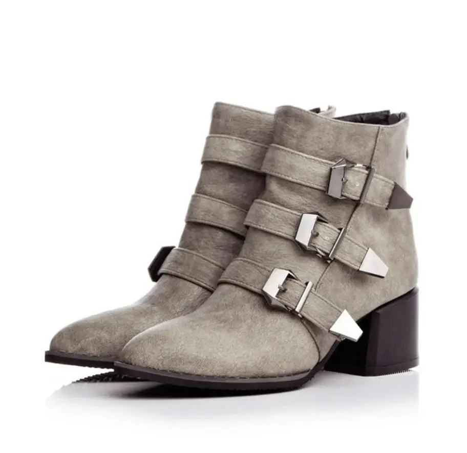 

Autumn and winter new fashion tips with belt buckle short zipper thickened Martin boots,