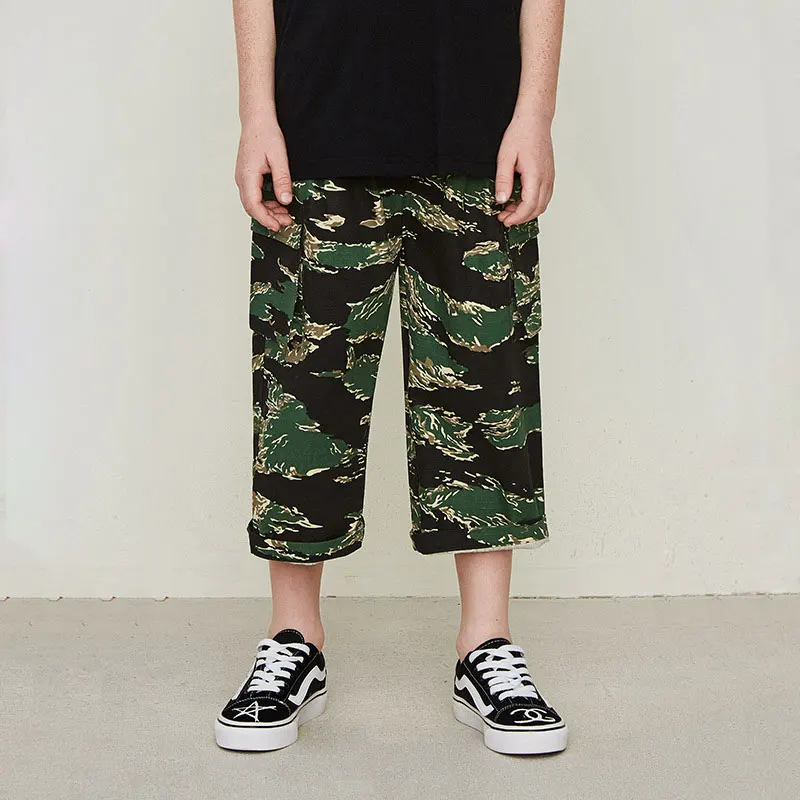 

Ouyang&Ivan2019 Spring Summer New Military Wind Green Camouflage Boy Loose Overalls Girl Kid Cotton Cropped Pants