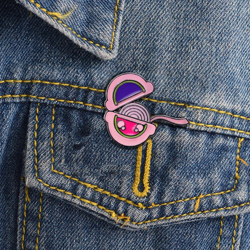

Cute Bubble gum Pin Pink Cartoon Circle Volume Roll Bubble Gum Brooch Chewing Gum Enamel Pin Jacket Badge Child Jewelry Gift