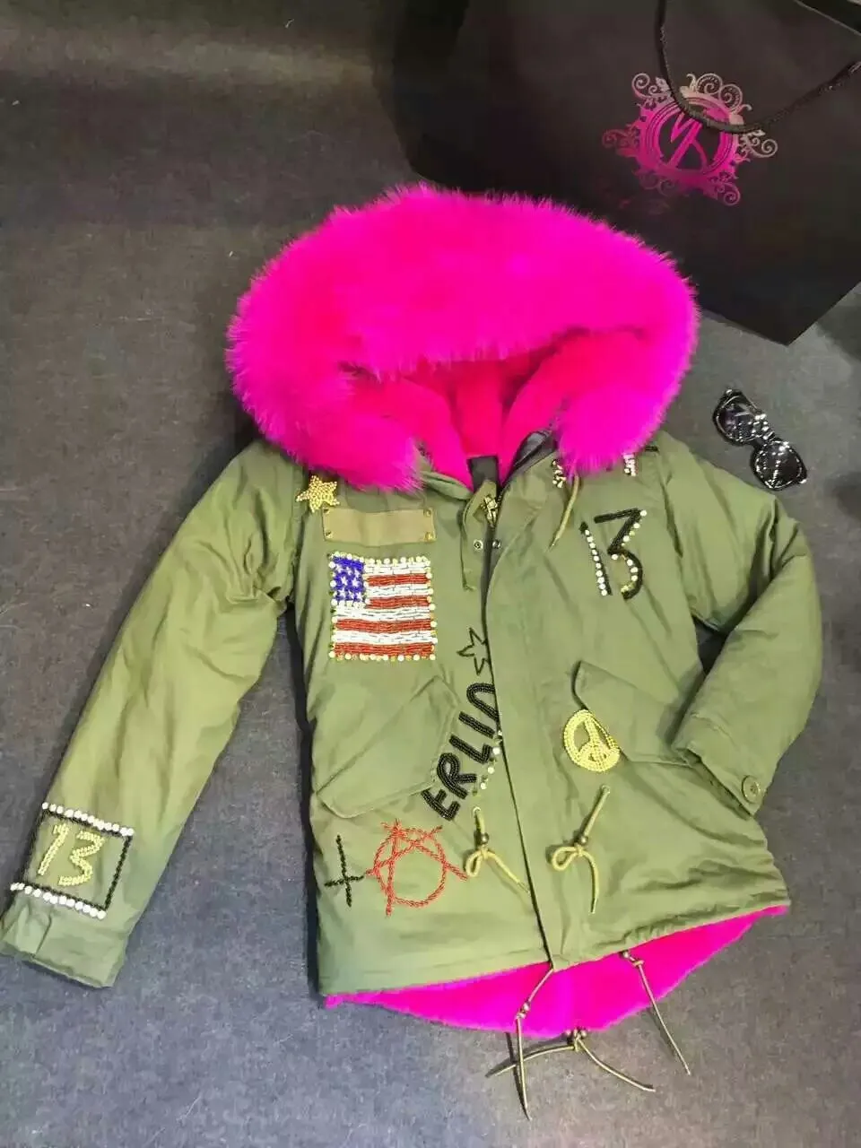 Nieuwe Collectie 2016 winter Rose rode korte ONS vlag kralen Furs parka jas vrouwen Nieuwe Collectie 2016 winter Rose rode korte ONS vlag kralen Furs parka jas vrouwen