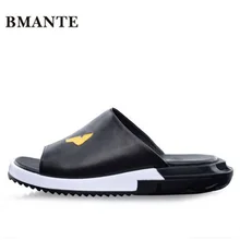 Роскошные шлепанцы; Летняя мужская обувь с принтом в римском стиле; модные мужские сланцы на плоской подошве; сезон весна; новые мужские пляжные повседневные сандалии с аппликацией