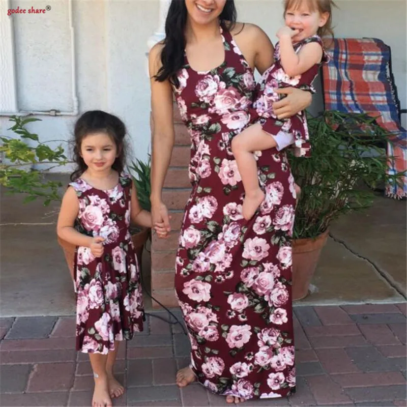 Платья для мамы и дочки; Летние одинаковые комплекты для семьи; платье без рукавов с цветочным принтом для мамы и дочки; От 3 до 7 лет
