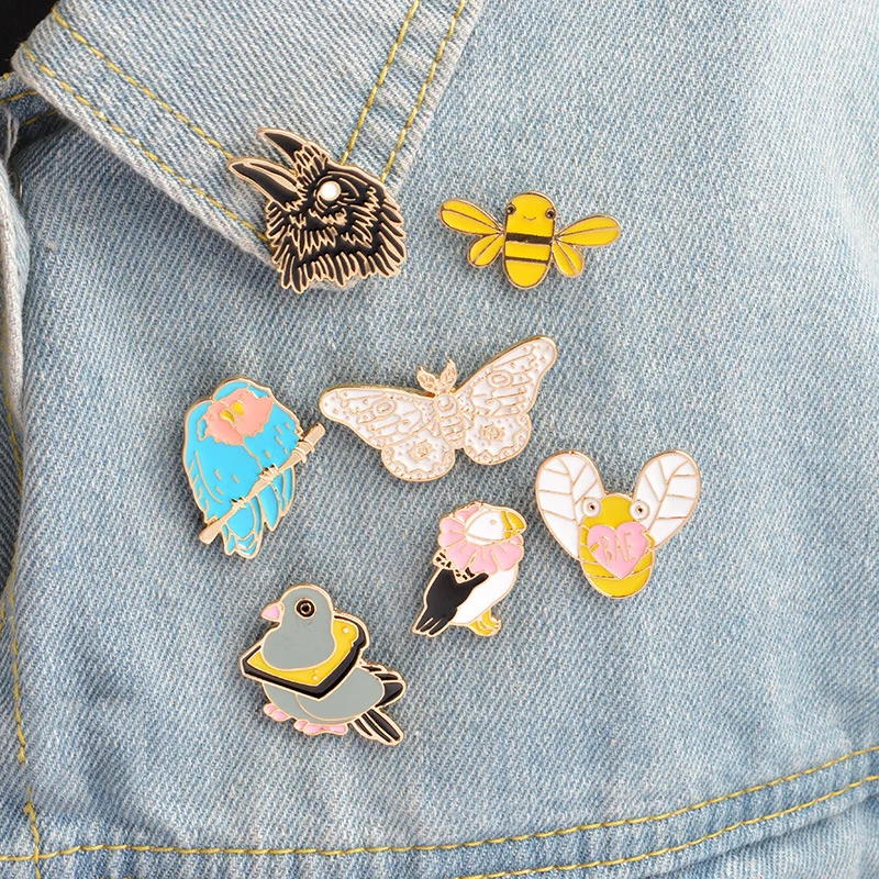

Animal Enamel Pins Brooch Cartoon Cute Bird Pigeon Eagle Butterfly Bee Bread Parrot Brooches Badge Denim Decoration Pin Button