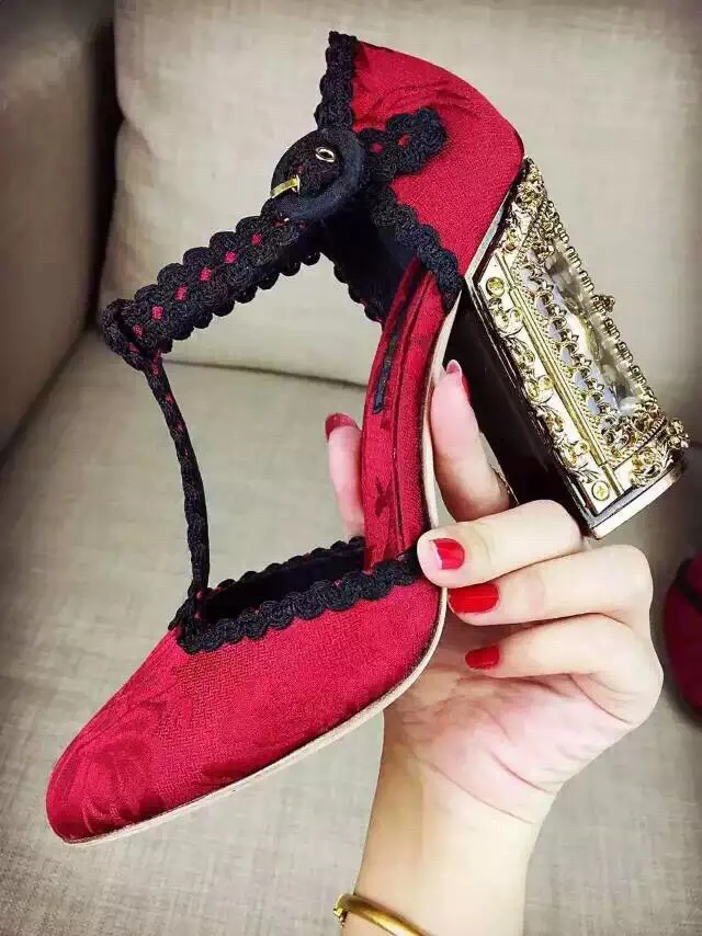 Роскошная женская обувь с Т-образным ремешком на высоком каблуке, с открытым носком, украшенная стразами, золотистого цвета женская обувь на каблуке с металлическим стежком и стразами настоящая фотография красного цвета сзади