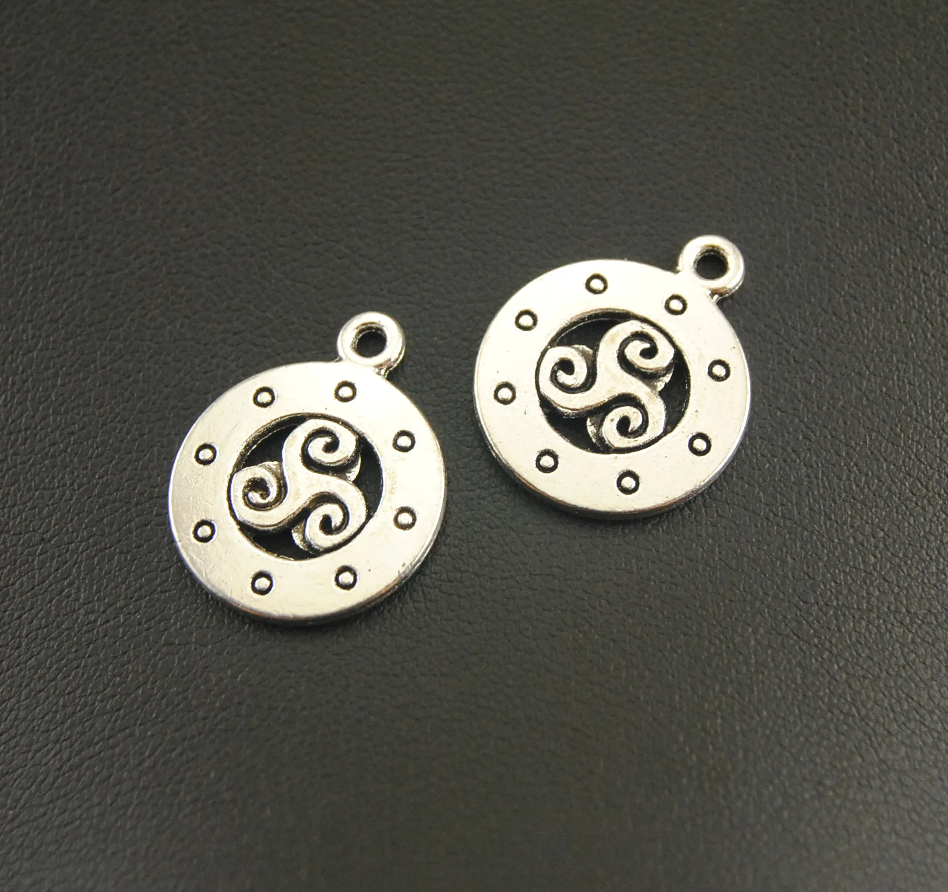10pcs Silver Color Hollow Round Pendants Floating Charms Jewelry Making DIY Handmade Craft A1280