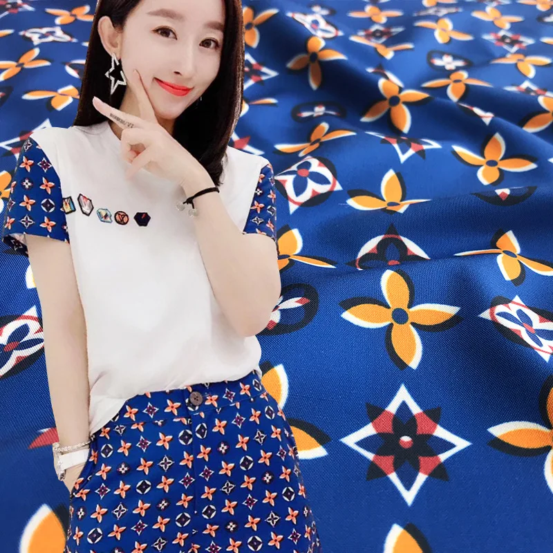 Cena Wiosenny i letni klasyczny kształt mały kwiat imitacja bawełna drukowana tkanina na sukienkę koszula tkanina z nadrukiem moda poliestrowa