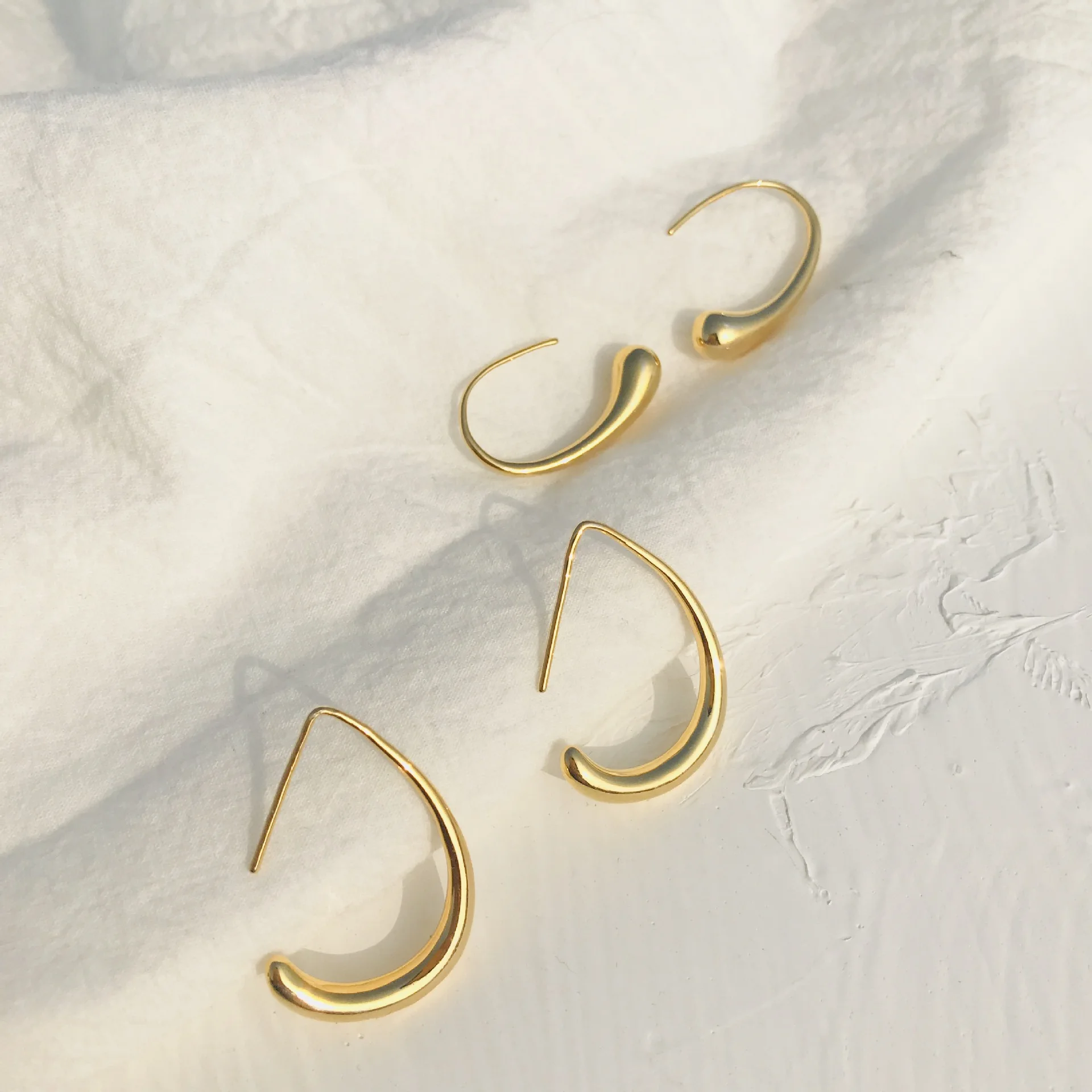 

New Quality Bronze Solid Earring Geometry European and American Metal Line Earhook American Tide Man