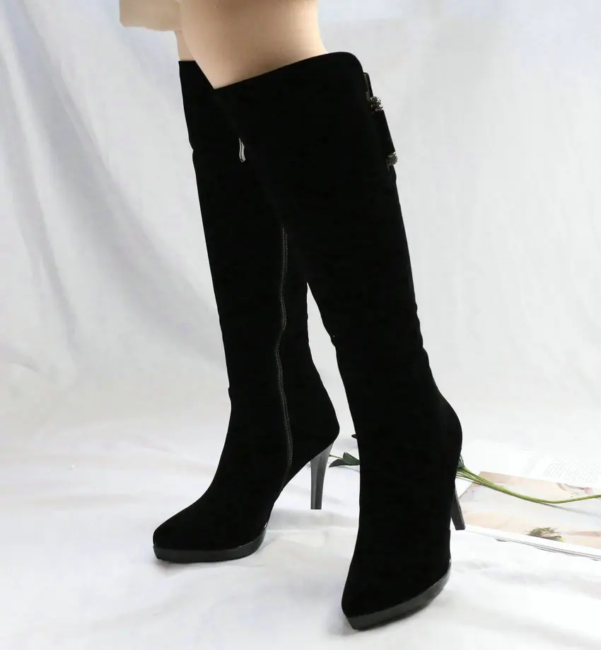 QUTAA/ г. Женские Сапоги выше колена универсальные Замшевые женские мотоботы на молнии с острым носком на высоком тонком каблуке черного цвета размеры 34-39