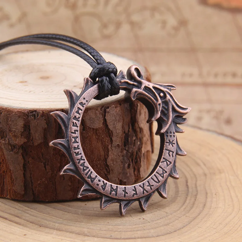 التنين فايكنغ الآيسلندية Vegvisir خوذة الرعب في رونيك دائرة قلادة السحرية عصي البوصلة رون تميمة فحام قلادة
