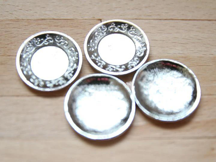 G10-X077 الأطفال طفل هدية لعبة 1:12 دمية مصغرة الأثاث مصغرة rement اكسسوارات سبائك نمط طبق 4 قطعة/المجموعة