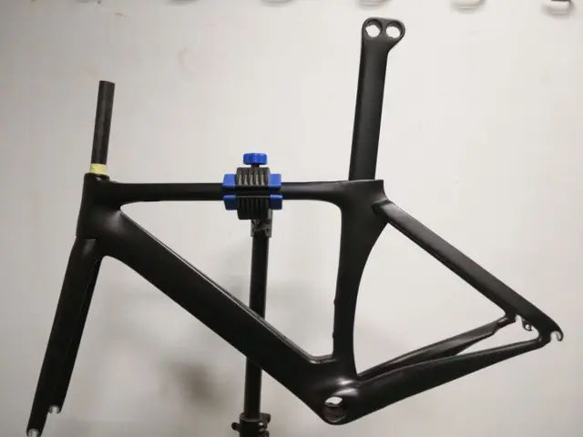 Cheap free shipping carbon road frame  bike frame  Bicycle frame space 700C Racing frame
