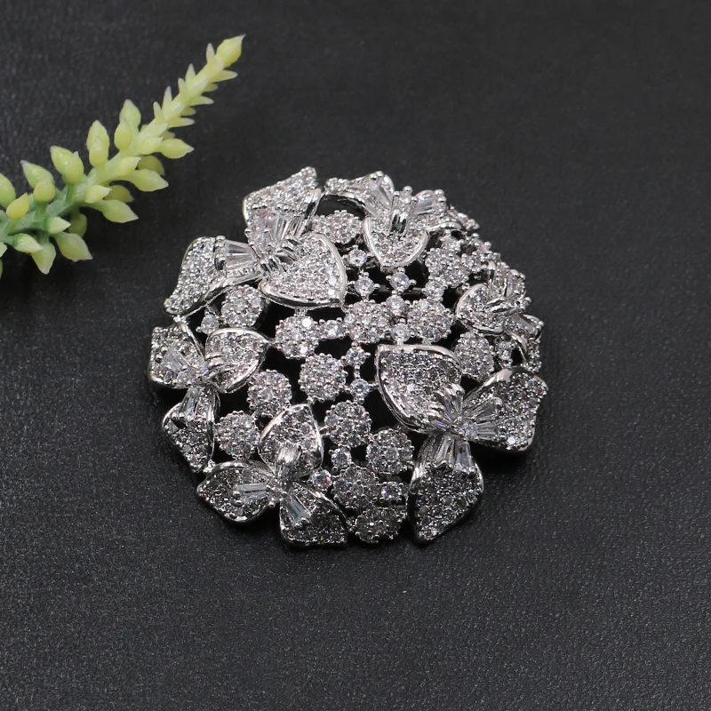 

Lanyika Fashion Jewelry Delicate Butterfly Flower Round Brooch Pendant Dual Use for Wedding MicroPaved Luxury Popular Gift