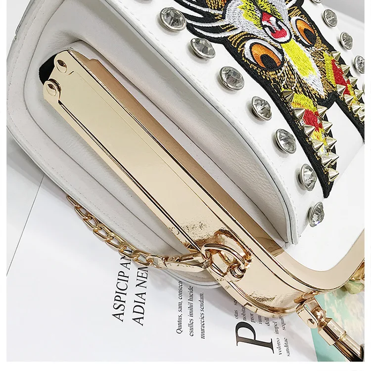 2018 Новая мода плеча Crossbody цепи Для женщин мешок вышитые блокировки застежка