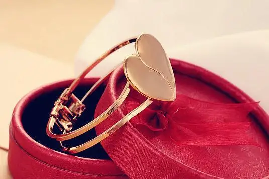 Women's Bangle with Heart