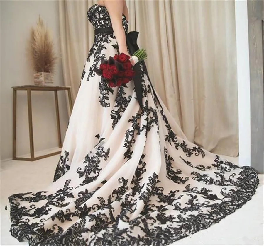 

2019 Vintage Black Wedding Dresses Bridal Gowns Applique Lace Sweetheart Open Back Princess Plus Size Wedding Dress Bridal Gown