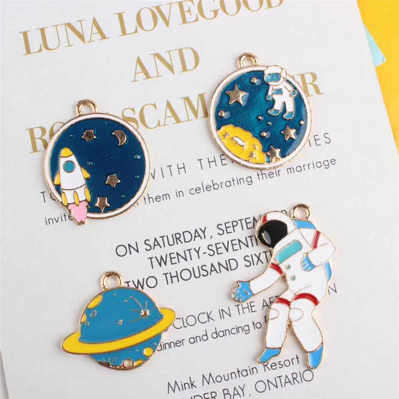

2Pcs Korean Metal Alloy Satellite Astronaut Rocket Charms Pendant for Bracelet Necklace Jewlery Making Enamel DIY Findings B21