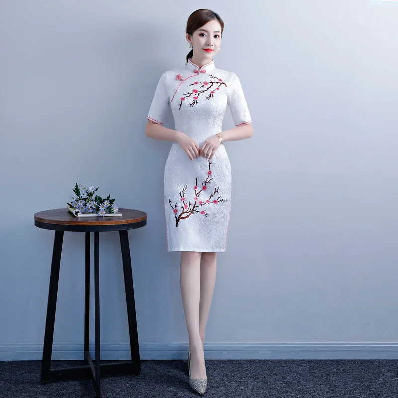 

New White Chinese Traditional Women Embroidery Qipao Vintage Cheongsam Novelty Chinese Formal Dress Plus Size S M L XL XXL 3XL