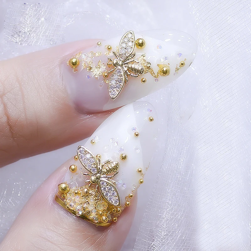 2018 Real 10 unids/lote Japón 3d Gold Bee Nail Art decoraciones Diy purpurina diamantes de imitación aleación tachuelas para accesorios de joyería
