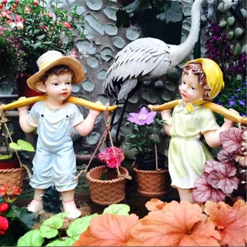 

European Style Cartoon Dolls Carry Water Girl Boy Resin Art Craft Villa Garden Furnishing Articles G1295