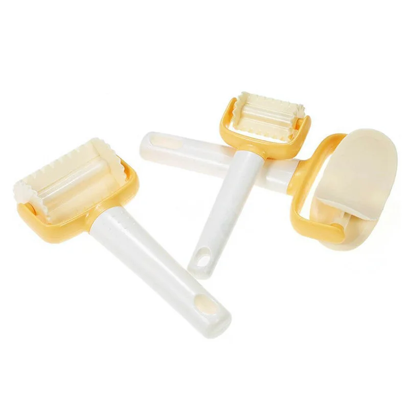 

Cookie Round Rolling Biscuit Cutting Pastry Blade Dough Circle Cutter Kitchen Tool Plastic 17x9cm Rolling Cutter