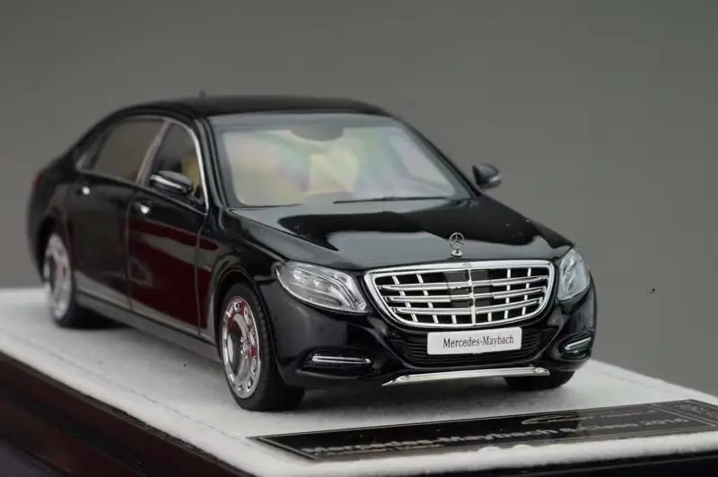 Литая модель автомобиля почти настоящая 1/43 Mercedes-maybach s-class(черный)+ маленький подарок