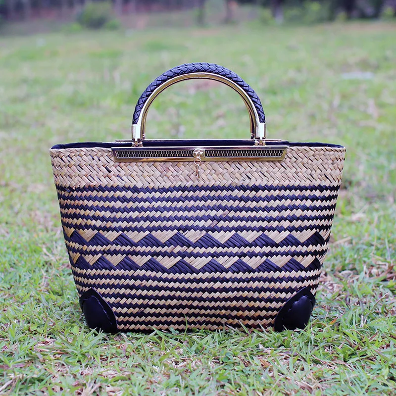 

2017 Thai version woven straw bag for women Popular national winds Ladies handbag Vacation Beach rattan Straw bags girl
