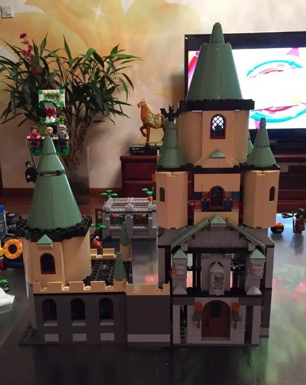 Model building kit Bricks Magic Hogwort Castle 3D blocks model building toy Model building kit Bricks Magic Hogwort Castle 3D blocks model building toy