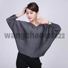 Короткая куртка со складками и рукавами «летучая мышь»