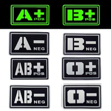 Eebow Тактический 2X черный фосфоресцирующий люминесцентный ПВХ Патчи типа крови A B O AB поз. Нег. Военный Кемпинг первой помощи патчи