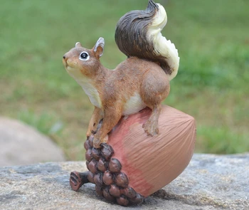 

Cute and Vivid Squirrel Figurine Resin Home Desktop Handwork Statue Ornament Gift and Craft Accessories Embellishment Furnishing