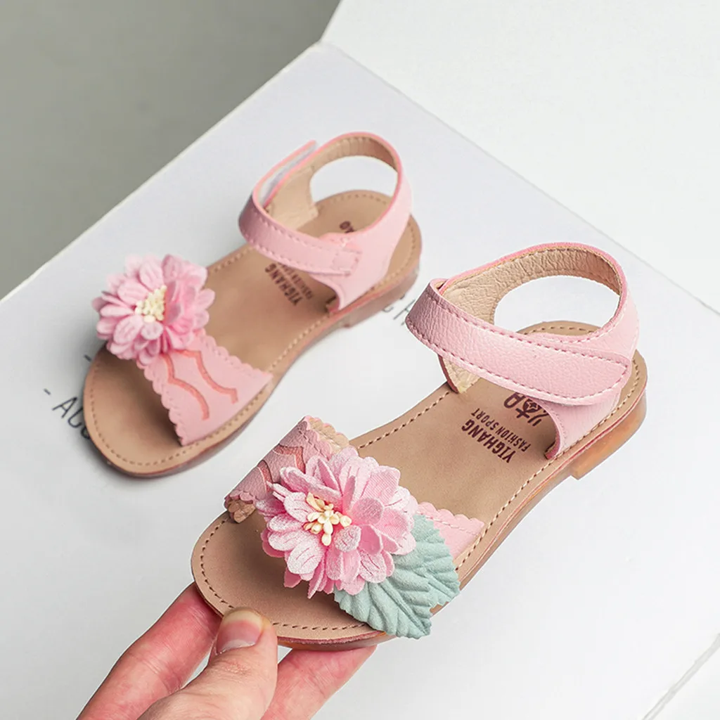 Летние Стильные детские сандалии для девочек; красивая обувь принцессы с открытым носком и цветочным принтом; детские сандалии на плоской подошве; римская обувь для маленьких девочек