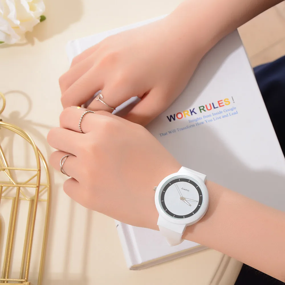 Модные силиконовые женские часы на ремешке карамельного цвета Прямая Роскошные женские кварцевые наручные часы Спортивные часы браслет