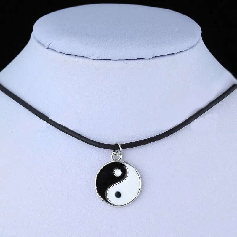 Sekiz diyagramlar siyah ve beyaz Yin Yang kolye çiftler için sevgilisi moda kolye en iyi arkadaşlar dostluk Unisex takı hediyeler