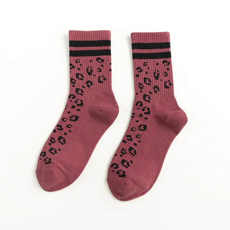 Женские носки леопардовые 1 пара осенние новые хлопковые дышащие дезодорирующие модные длинные носки в Корейском стиле - Цвет: Бургундия